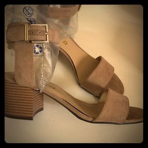 Tan Strappy chunk heel - Size 8.5